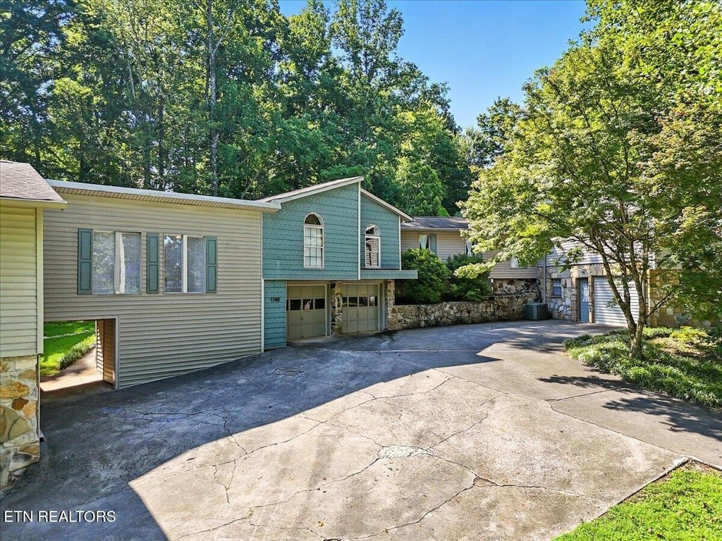 Louisville, Tennessee, 37777, United States, 3 Bedrooms Bedrooms, ,6 BathroomsBathrooms,Residential,Forsale,1942428