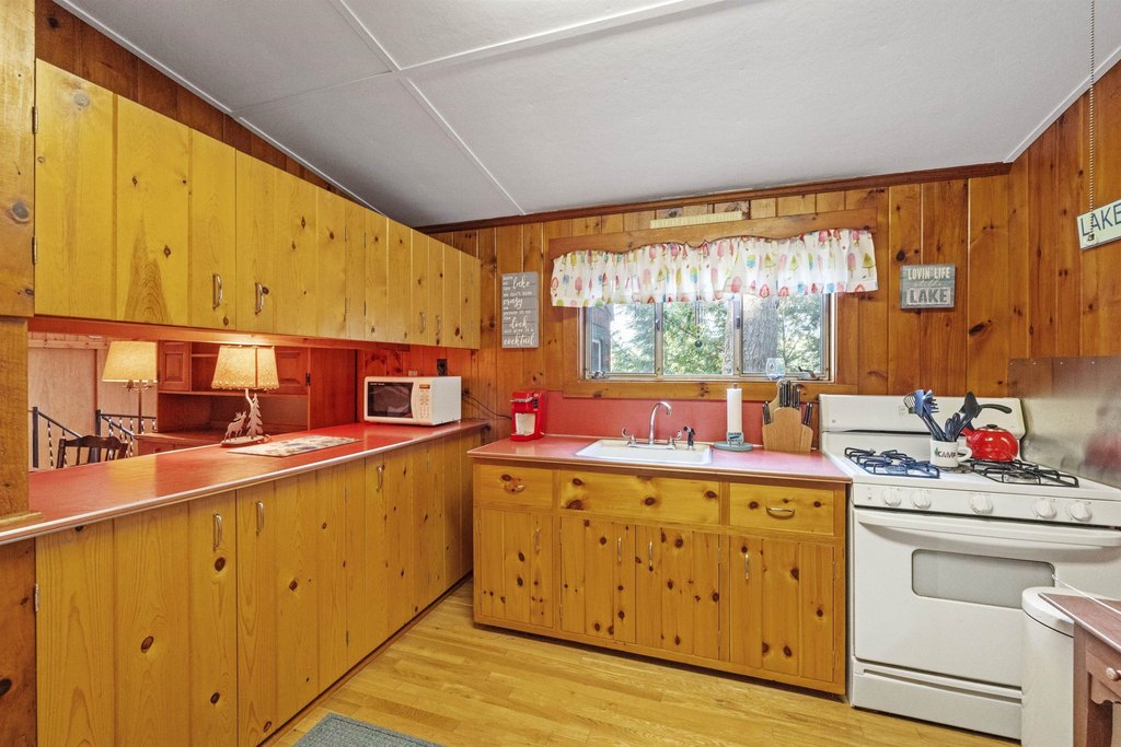 Moultonborough, New Hampshire, 03254, United States, 2 Bedrooms Bedrooms, ,1 BathroomBathrooms,Residential,Forsale,1952914