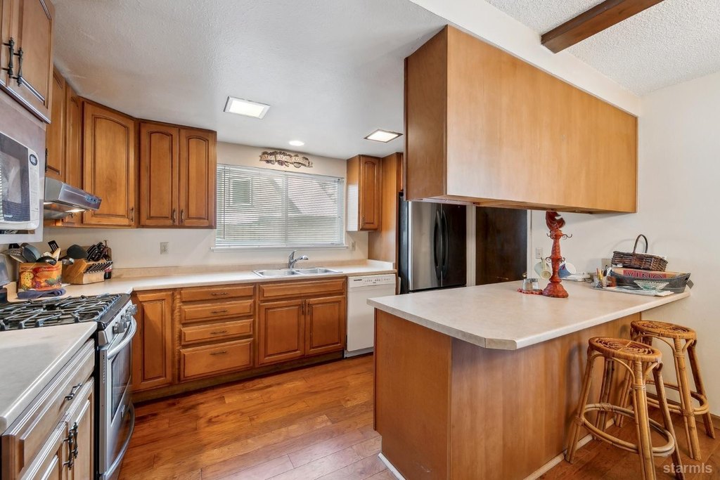 South Lake Tahoe, California, 96150, United States, 3 Bedrooms Bedrooms, ,2 BathroomsBathrooms,Residential,Forsale,1886486