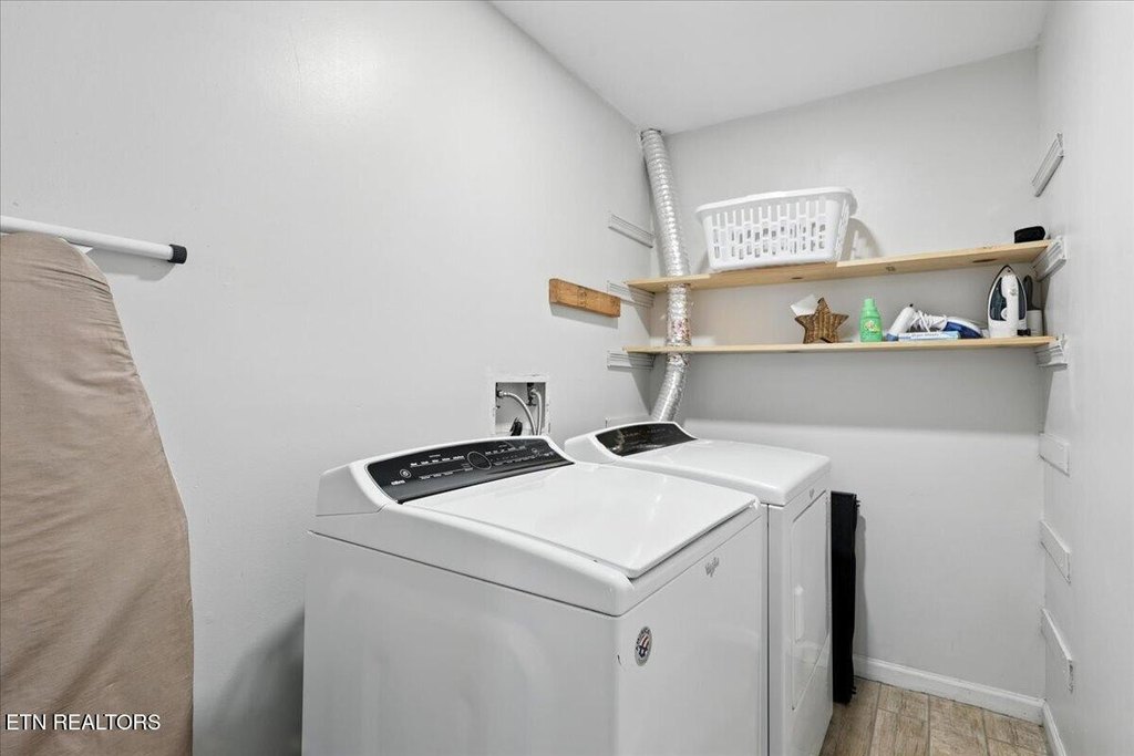 Louisville, Tennessee, 37777, United States, 3 Bedrooms Bedrooms, ,6 BathroomsBathrooms,Residential,Forsale,1942428