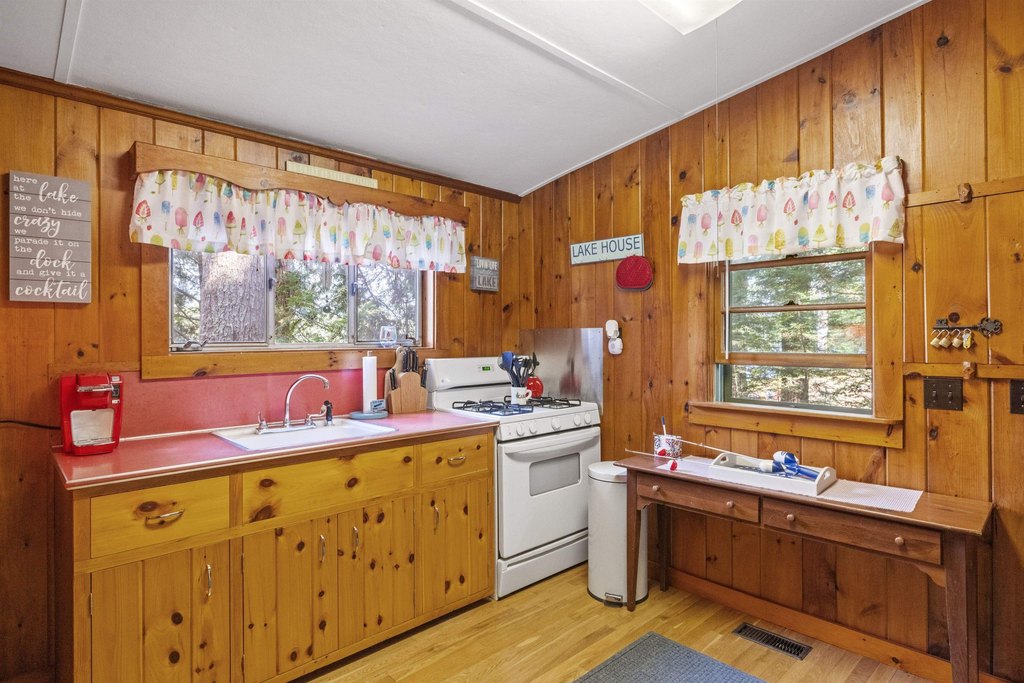 Moultonborough, New Hampshire, 03254, United States, 2 Bedrooms Bedrooms, ,1 BathroomBathrooms,Residential,Forsale,1952914