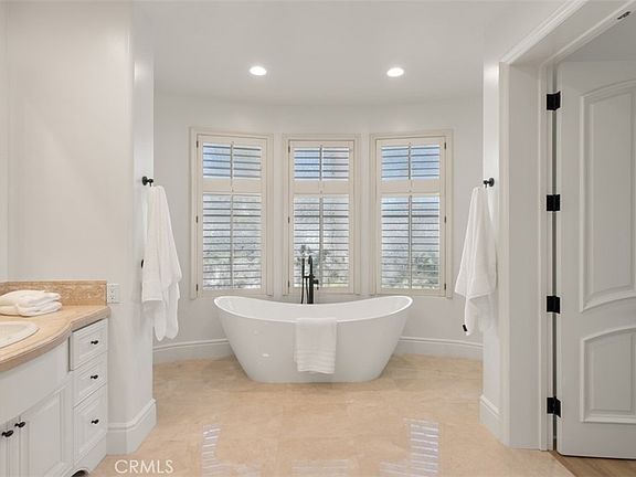 Newport Beach, California, 92660, United States, 5 Bedrooms Bedrooms, ,6 BathroomsBathrooms,Residential,Forsale,1927550