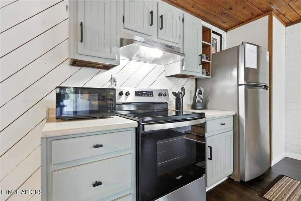 Louisville, Tennessee, 37777, United States, 3 Bedrooms Bedrooms, ,6 BathroomsBathrooms,Residential,Forsale,1942428