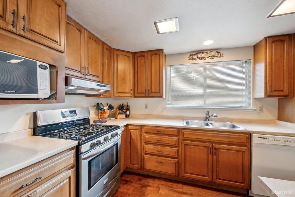 South Lake Tahoe, California, 96150, United States, 3 Bedrooms Bedrooms, ,2 BathroomsBathrooms,Residential,Forsale,1886486