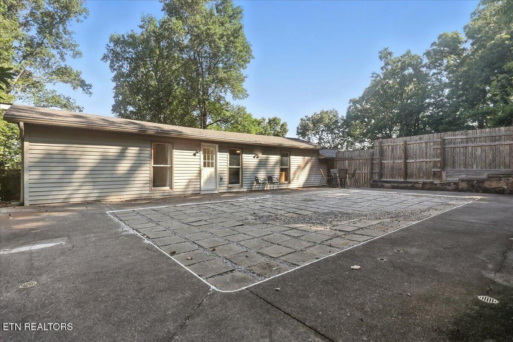 Louisville, Tennessee, 37777, United States, 3 Bedrooms Bedrooms, ,6 BathroomsBathrooms,Residential,Forsale,1942428