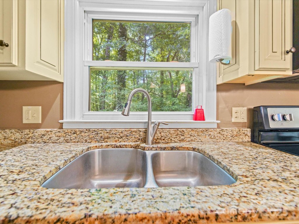 Statesville, North Carolina, 28625, United States, 3 Bedrooms Bedrooms, ,3 BathroomsBathrooms,Residential,Forsale,1985982