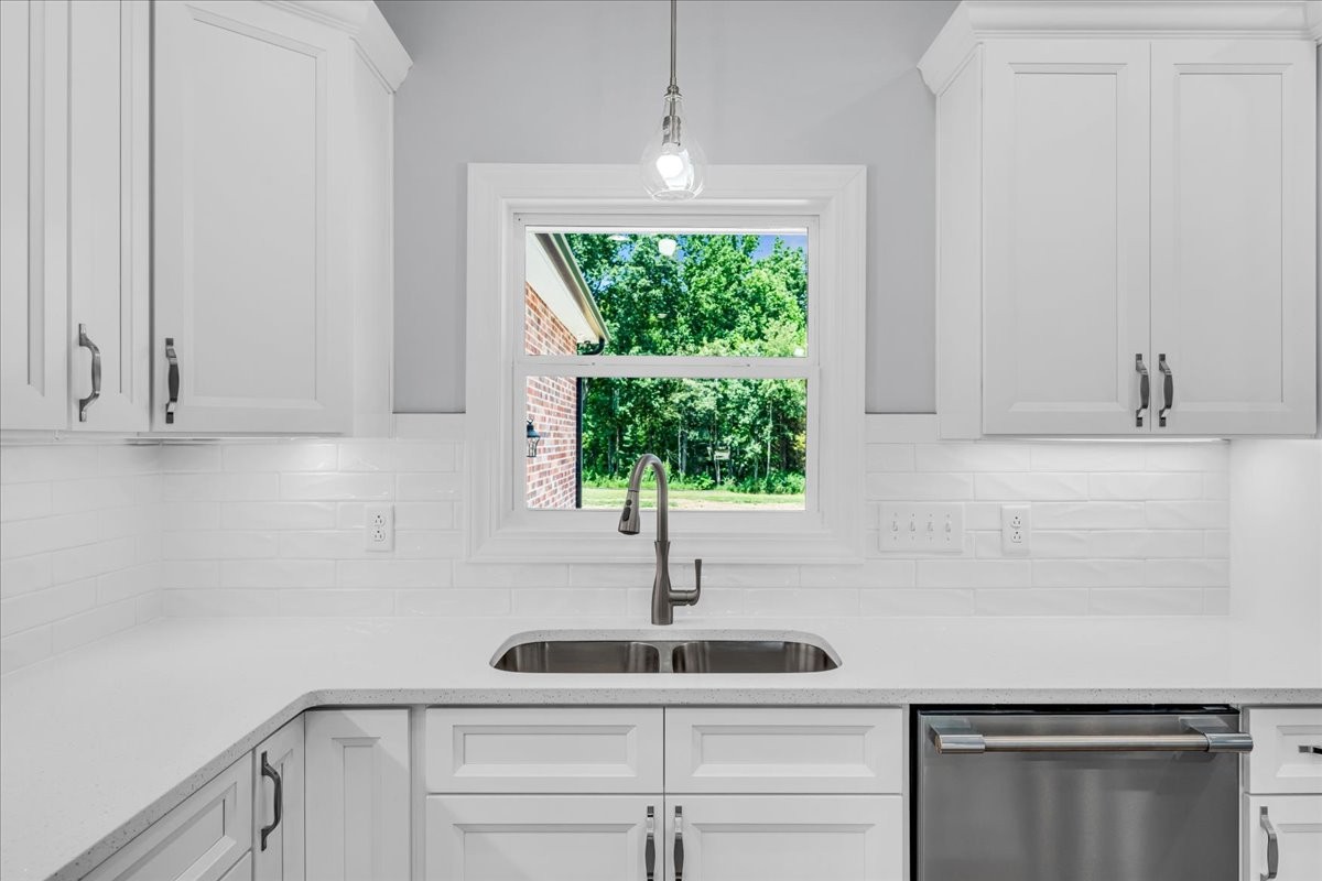 Smithville, Tennessee, 37166, United States, 3 Bedrooms Bedrooms, ,2.5 BathroomsBathrooms,Residential,Forsale,1999475