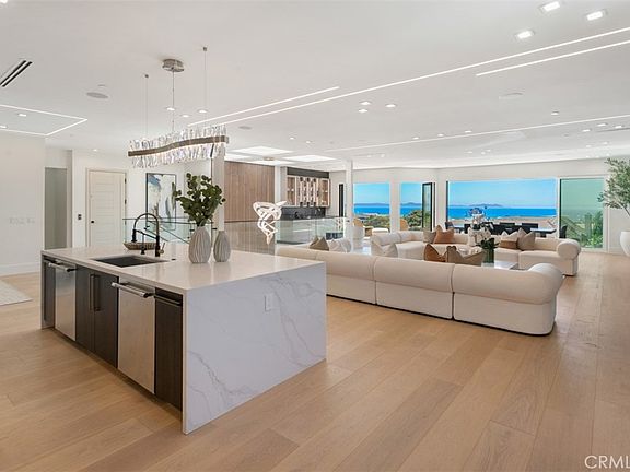 Newport Beach, California, 92660, United States, 5 Bedrooms Bedrooms, ,8 BathroomsBathrooms,Residential,Forsale,1927549