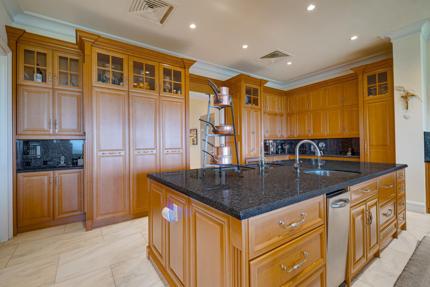 Manalapan, Florida, 33462, United States, 9 Bedrooms Bedrooms, ,13 BathroomsBathrooms,Residential,Forsale,1936184