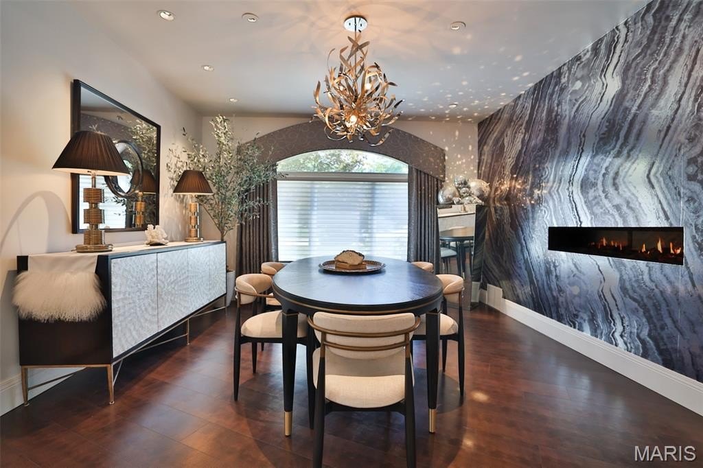 Edwardsville, Illinois, 62025, United States, 5 Bedrooms Bedrooms, ,6.5 BathroomsBathrooms,Residential,Forsale,1944128