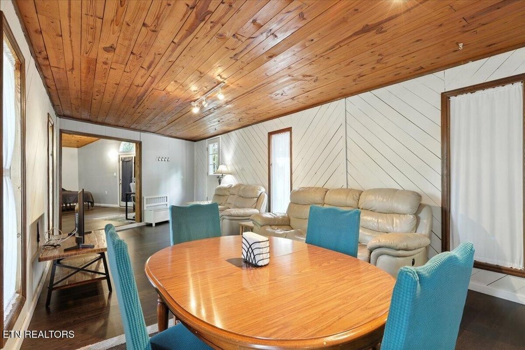 Louisville, Tennessee, 37777, United States, 3 Bedrooms Bedrooms, ,6 BathroomsBathrooms,Residential,Forsale,1942428