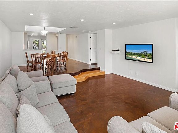 Mission Viejo, California, 92692, United States, 2 Bedrooms Bedrooms, ,2 BathroomsBathrooms,Residential,Forsale,1927551