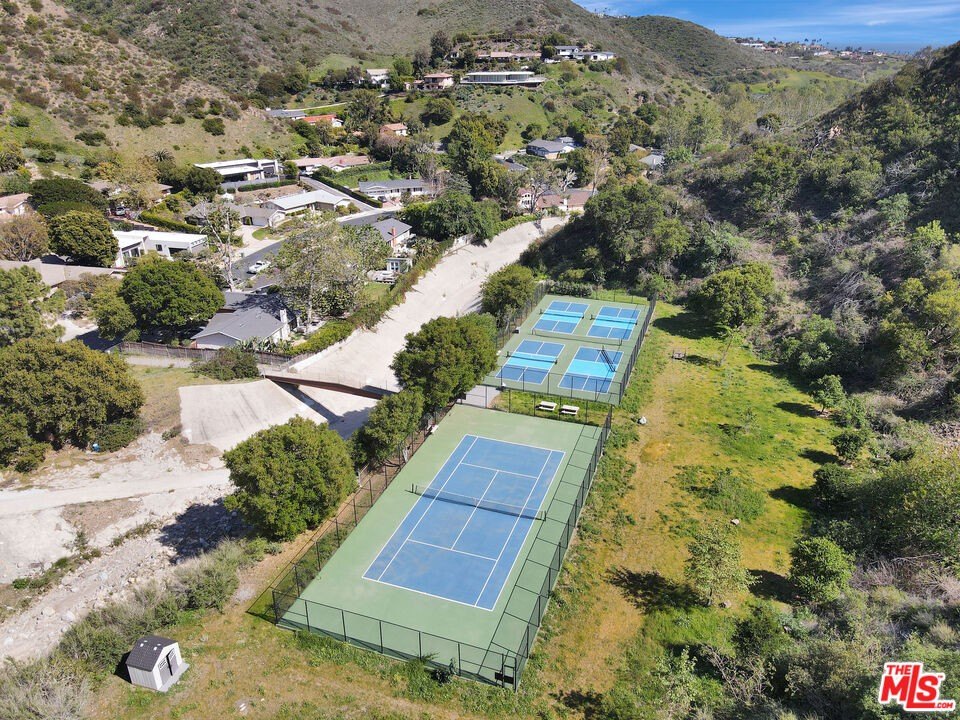 Malibu, California, 90265, United States, 4 Bedrooms Bedrooms, ,3 BathroomsBathrooms,Residential,Forsale,1904940