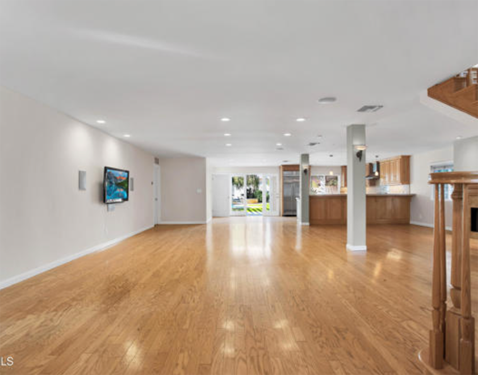 Sherman Oaks, California, 91423, United States, 4 Bedrooms Bedrooms, ,3 BathroomsBathrooms,Residential,Forsale,1922156