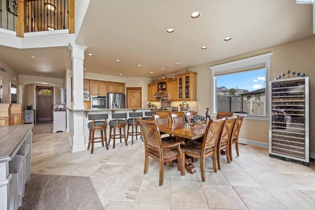 Richland, Washington, 99352, United States, 5 Bedrooms Bedrooms, ,3 BathroomsBathrooms,Residential,Forsale,1959746