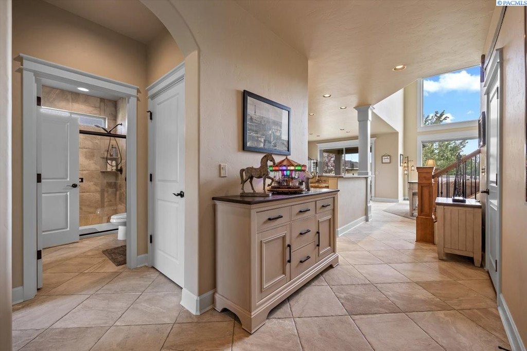 Richland, Washington, 99352, United States, 5 Bedrooms Bedrooms, ,3 BathroomsBathrooms,Residential,Forsale,1959746