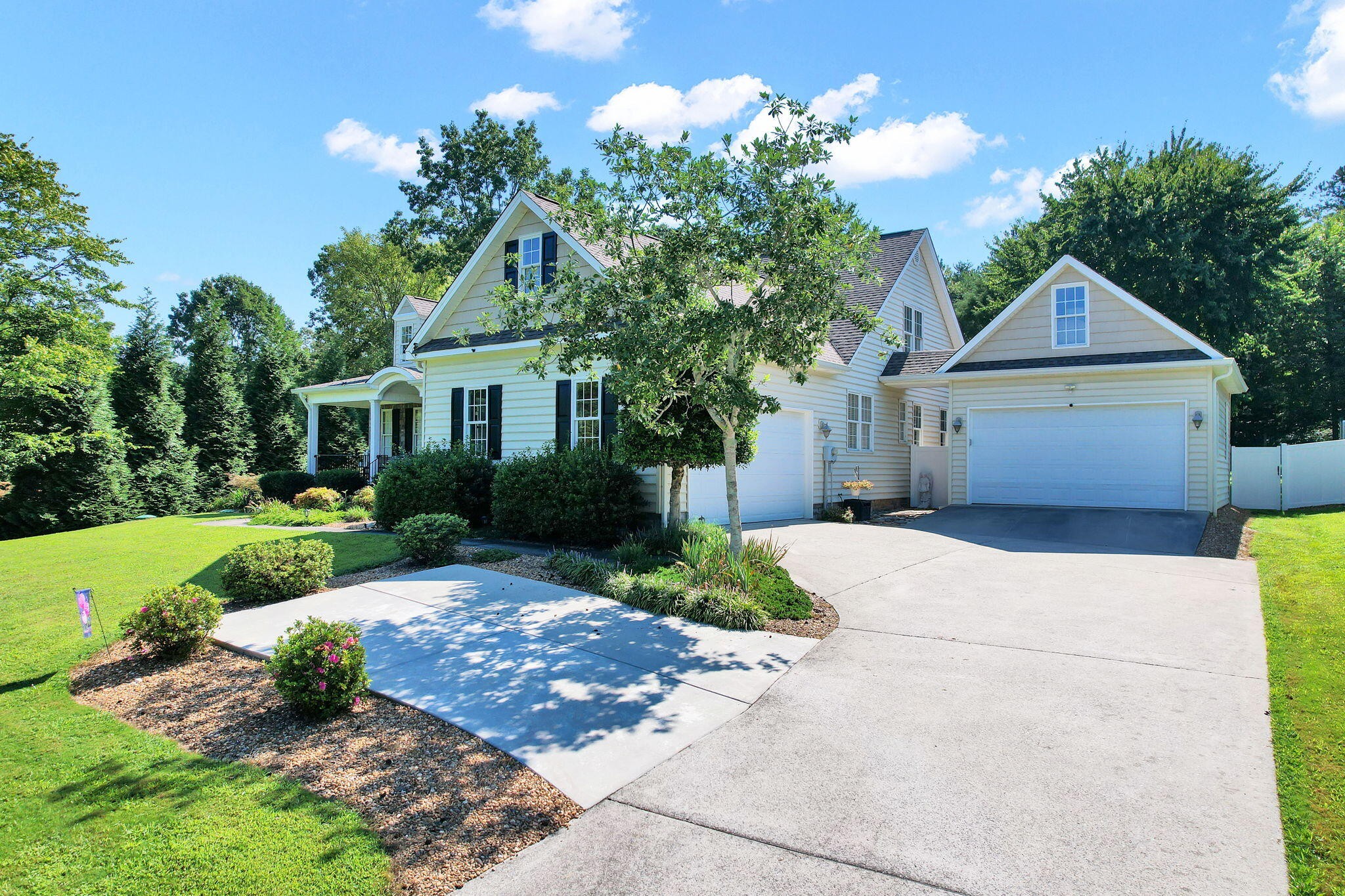 Cleveland, Tennessee, 37323, United States, 4 Bedrooms Bedrooms, ,3.5 BathroomsBathrooms,Residential,Forsale,2004692