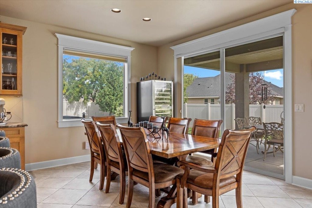 Richland, Washington, 99352, United States, 5 Bedrooms Bedrooms, ,3 BathroomsBathrooms,Residential,Forsale,1959746