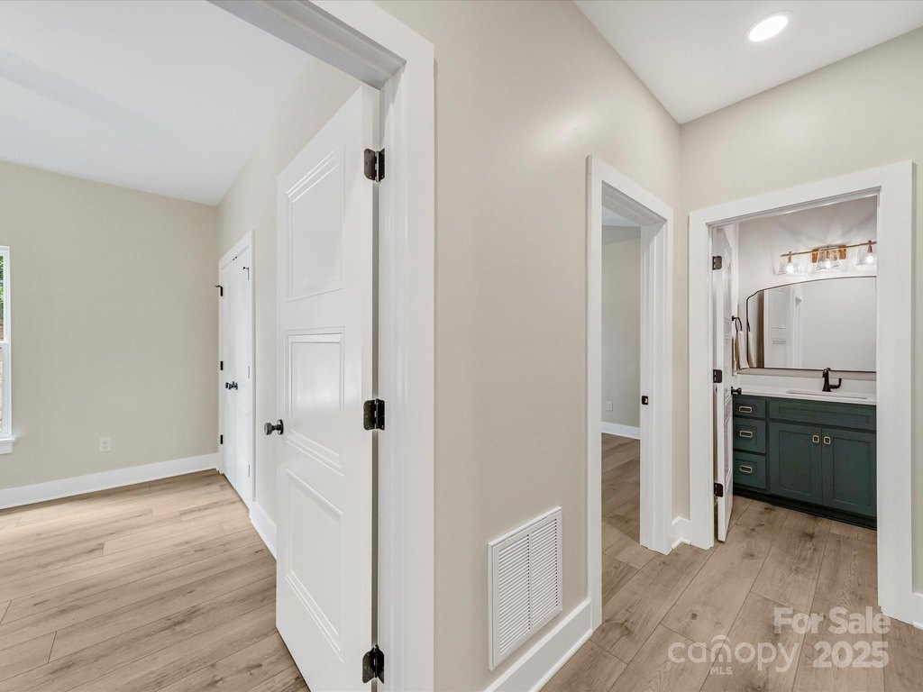 Statesville, North Carolina, 28625, United States, 3 Bedrooms Bedrooms, ,2 BathroomsBathrooms,Residential,Forsale,1985981