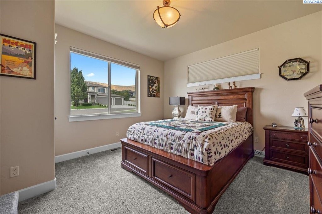 Richland, Washington, 99352, United States, 5 Bedrooms Bedrooms, ,3 BathroomsBathrooms,Residential,Forsale,1959746