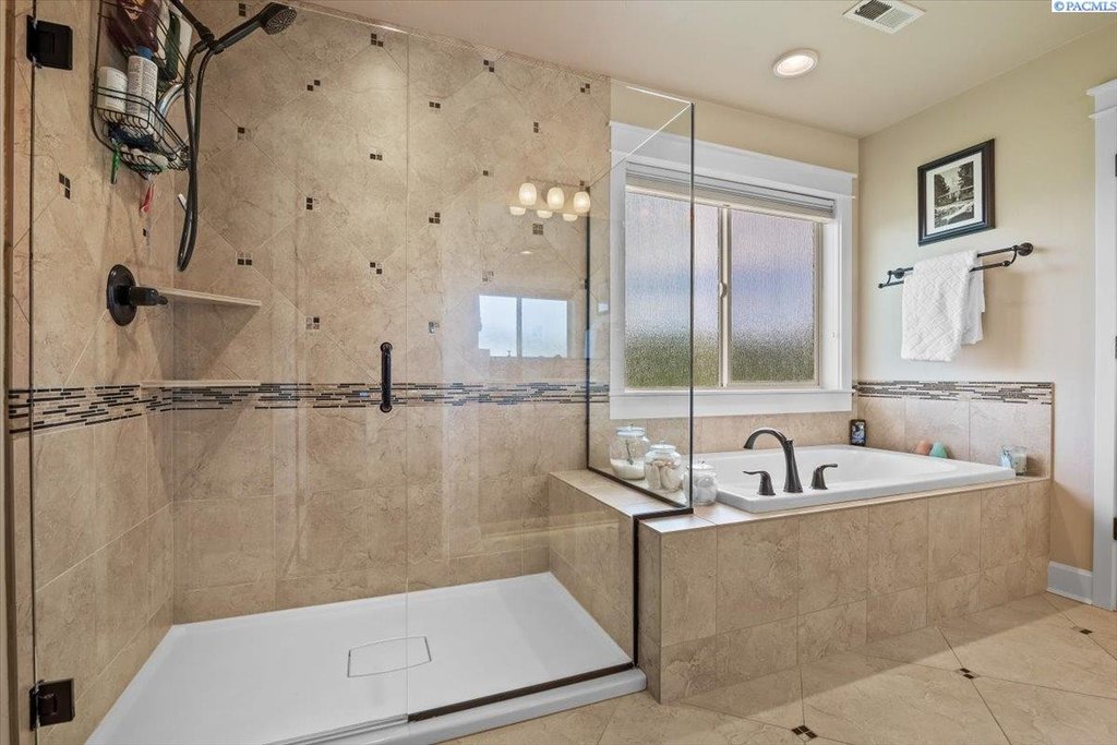 Richland, Washington, 99352, United States, 5 Bedrooms Bedrooms, ,3 BathroomsBathrooms,Residential,Forsale,1959746