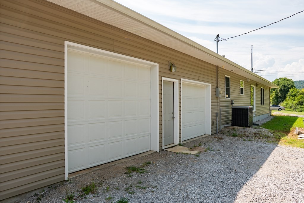 Doyle, Tennessee, 38559, United States, 3 Bedrooms Bedrooms, ,2 BathroomsBathrooms,Residential,Forsale,2010934