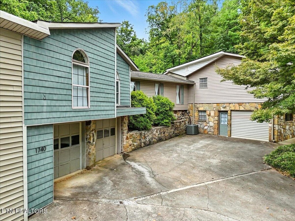 Louisville, Tennessee, 37777, United States, 3 Bedrooms Bedrooms, ,6 BathroomsBathrooms,Residential,Forsale,1942428