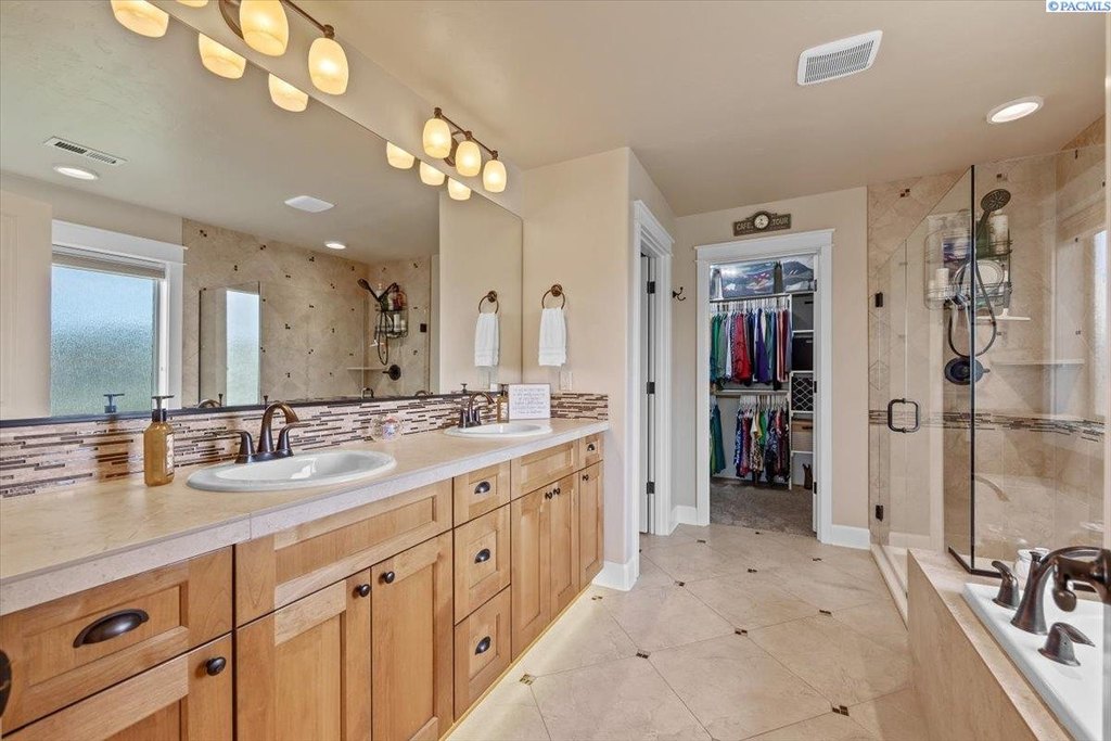 Richland, Washington, 99352, United States, 5 Bedrooms Bedrooms, ,3 BathroomsBathrooms,Residential,Forsale,1959746