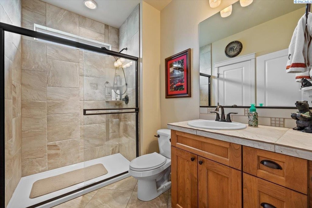 Richland, Washington, 99352, United States, 5 Bedrooms Bedrooms, ,3 BathroomsBathrooms,Residential,Forsale,1959746