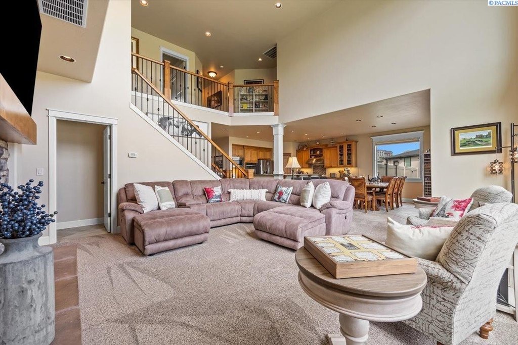 Richland, Washington, 99352, United States, 5 Bedrooms Bedrooms, ,3 BathroomsBathrooms,Residential,Forsale,1959746