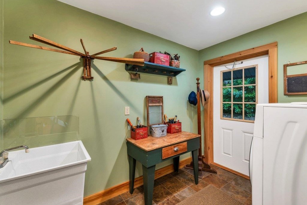 Tuftonboro, New Hampshire, 03816, United States, 3 Bedrooms Bedrooms, ,2.5 BathroomsBathrooms,Residential,Forsale,1952904