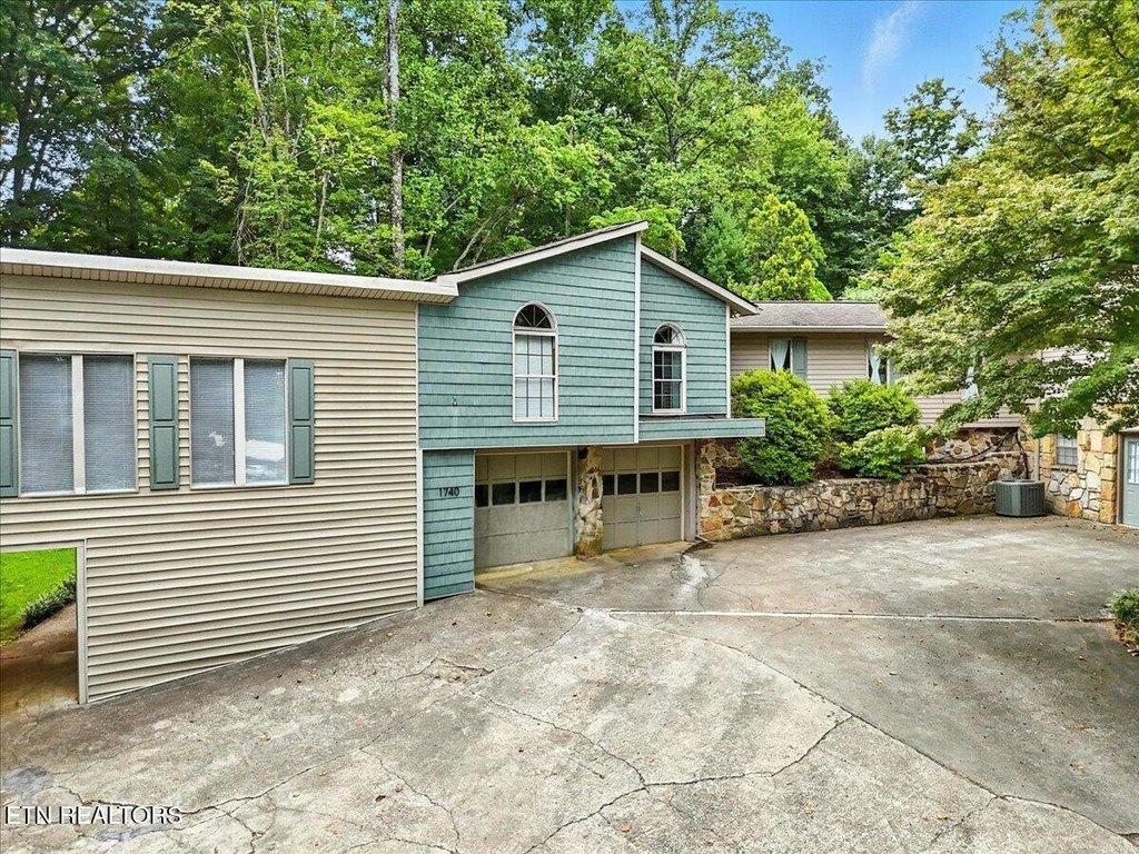 Louisville, Tennessee, 37777, United States, 3 Bedrooms Bedrooms, ,6 BathroomsBathrooms,Residential,Forsale,1942428
