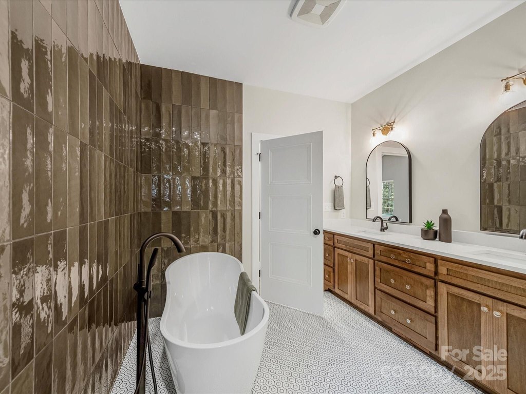 Statesville, North Carolina, 28625, United States, 3 Bedrooms Bedrooms, ,2 BathroomsBathrooms,Residential,Forsale,1985981