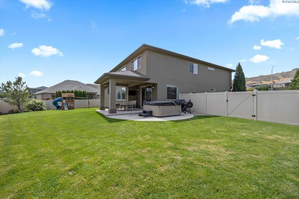 Richland, Washington, 99352, United States, 5 Bedrooms Bedrooms, ,3 BathroomsBathrooms,Residential,Forsale,1959746