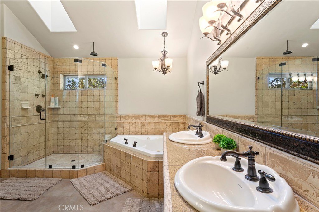 Lake Arrowhead, California, 92352, United States, 4 Bedrooms Bedrooms, ,3 BathroomsBathrooms,Residential,Forsale,1953302