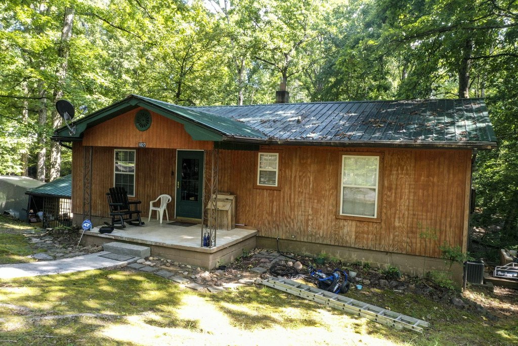 Dandridge, Tennessee, 37725, United States, 3 Bedrooms Bedrooms, ,2 BathroomsBathrooms,Residential,Forsale,1944342