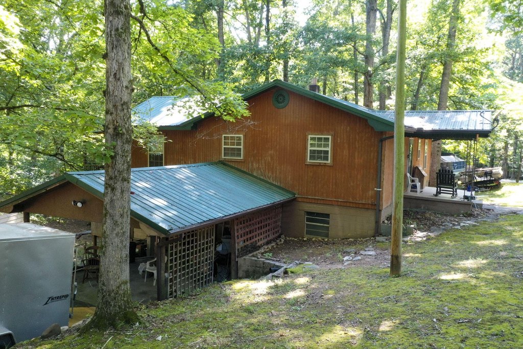 Dandridge, Tennessee, 37725, United States, 3 Bedrooms Bedrooms, ,2 BathroomsBathrooms,Residential,Forsale,1944342