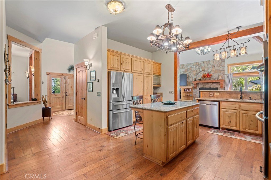 Lake Arrowhead, California, 92352, United States, 4 Bedrooms Bedrooms, ,3 BathroomsBathrooms,Residential,Forsale,1953302
