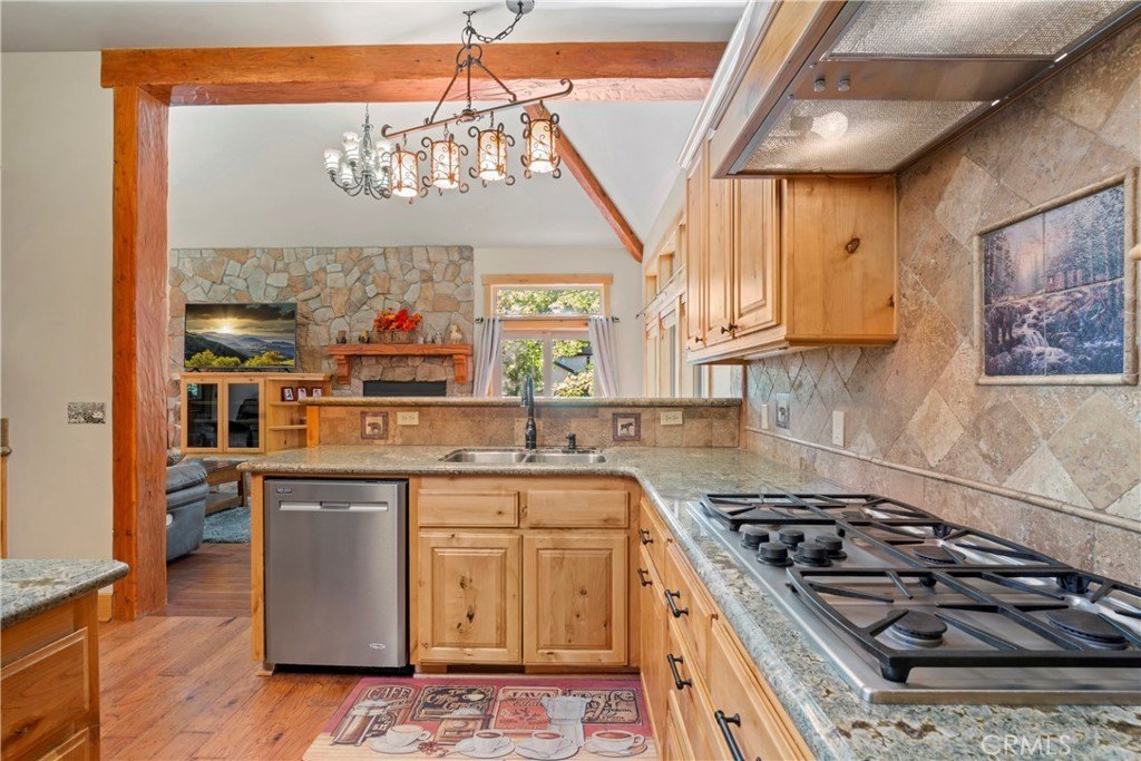 Lake Arrowhead, California, 92352, United States, 4 Bedrooms Bedrooms, ,3 BathroomsBathrooms,Residential,Forsale,1953302