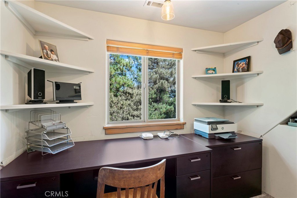 Lake Arrowhead, California, 92352, United States, 4 Bedrooms Bedrooms, ,3 BathroomsBathrooms,Residential,Forsale,1953302