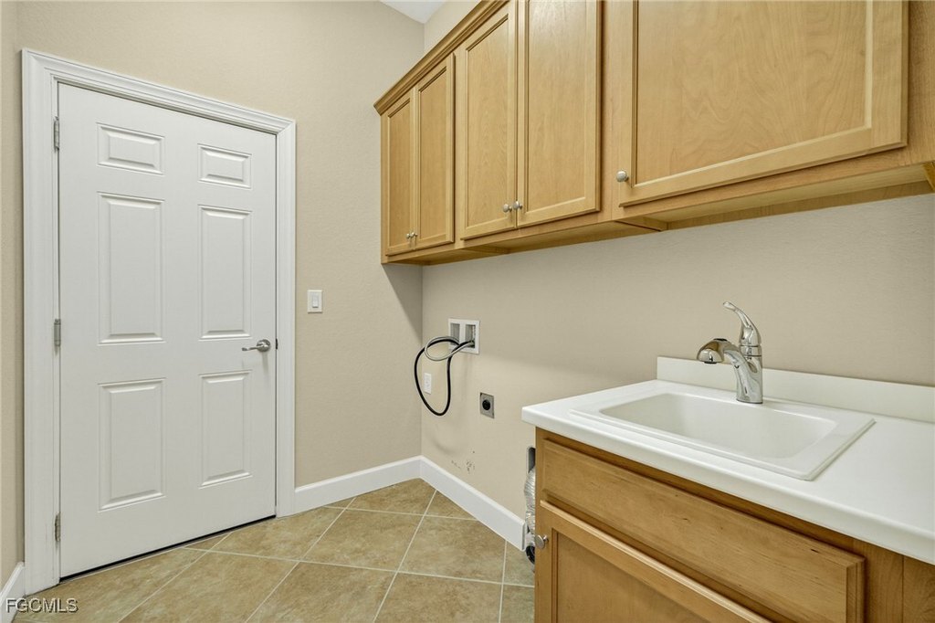 Fort Myers, Florida, 33913, United States, 3 Bedrooms Bedrooms, ,2 BathroomsBathrooms,Residential,Forsale,1971918