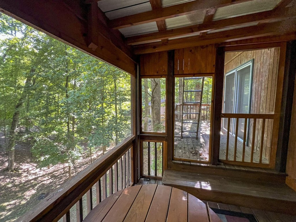 Dandridge, Tennessee, 37725, United States, 3 Bedrooms Bedrooms, ,2 BathroomsBathrooms,Residential,Forsale,1944342