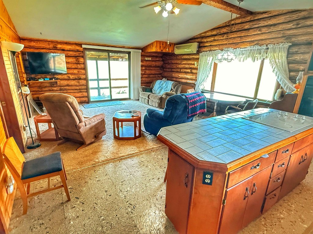 Sundance, Wyoming, 82729, United States, 1 Bedroom Bedrooms, ,2 BathroomsBathrooms,Residential,Forsale,1990709