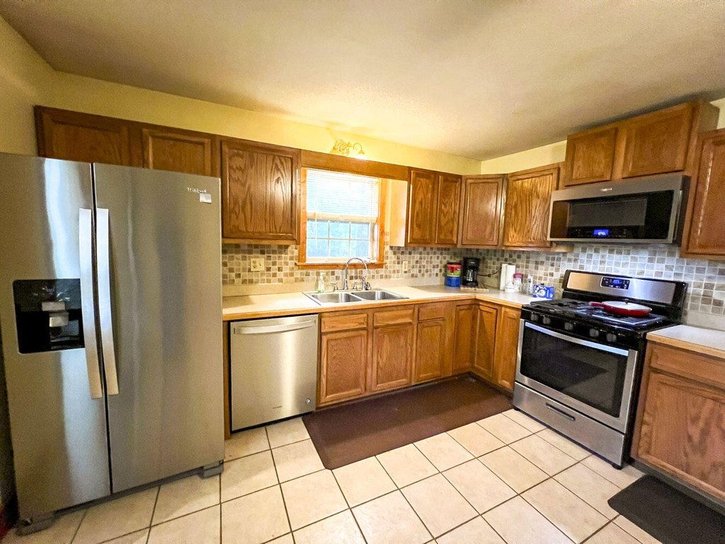 Dandridge, Tennessee, 37725, United States, 3 Bedrooms Bedrooms, ,2 BathroomsBathrooms,Residential,Forsale,1944342