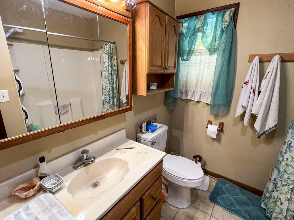 Dandridge, Tennessee, 37725, United States, 3 Bedrooms Bedrooms, ,2 BathroomsBathrooms,Residential,Forsale,1944342