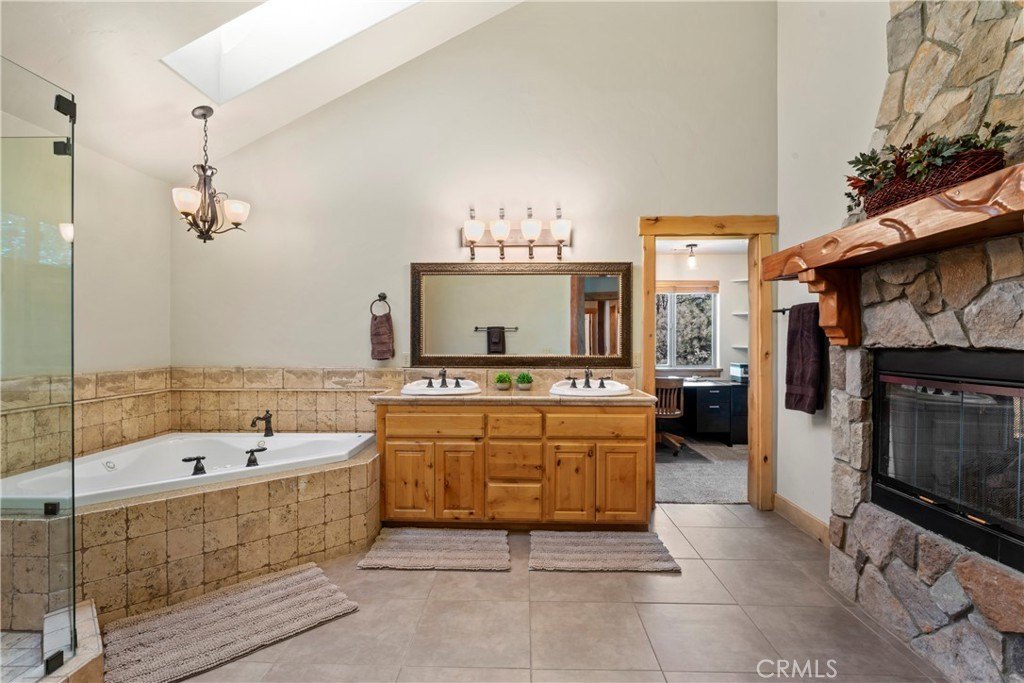 Lake Arrowhead, California, 92352, United States, 4 Bedrooms Bedrooms, ,3 BathroomsBathrooms,Residential,Forsale,1953302
