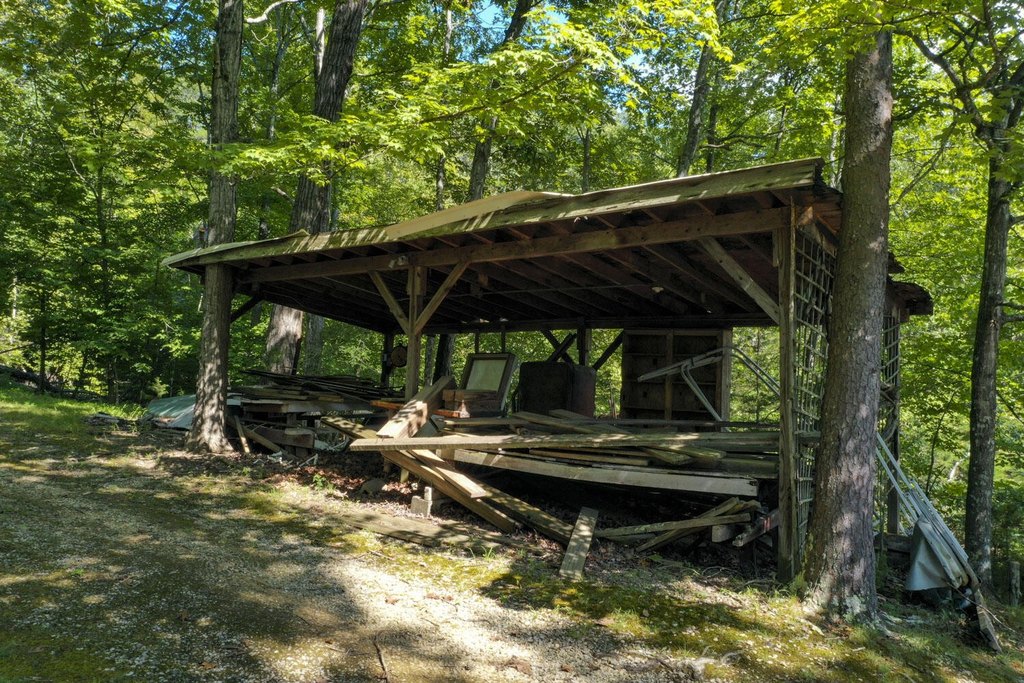 Dandridge, Tennessee, 37725, United States, 3 Bedrooms Bedrooms, ,2 BathroomsBathrooms,Residential,Forsale,1944342