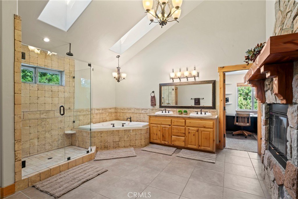 Lake Arrowhead, California, 92352, United States, 4 Bedrooms Bedrooms, ,3 BathroomsBathrooms,Residential,Forsale,1953302