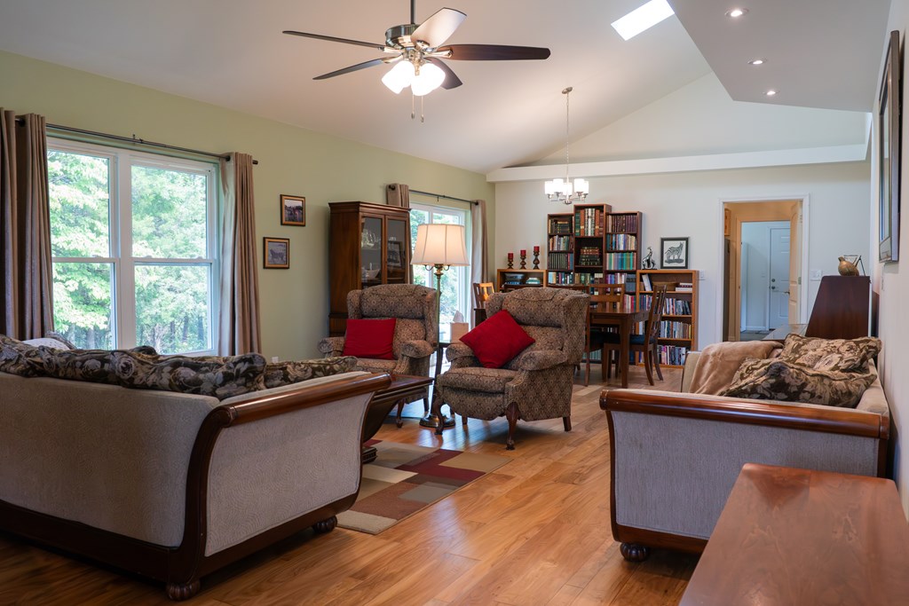 Doyle, Tennessee, 38559, United States, 3 Bedrooms Bedrooms, ,2 BathroomsBathrooms,Residential,Forsale,1886029