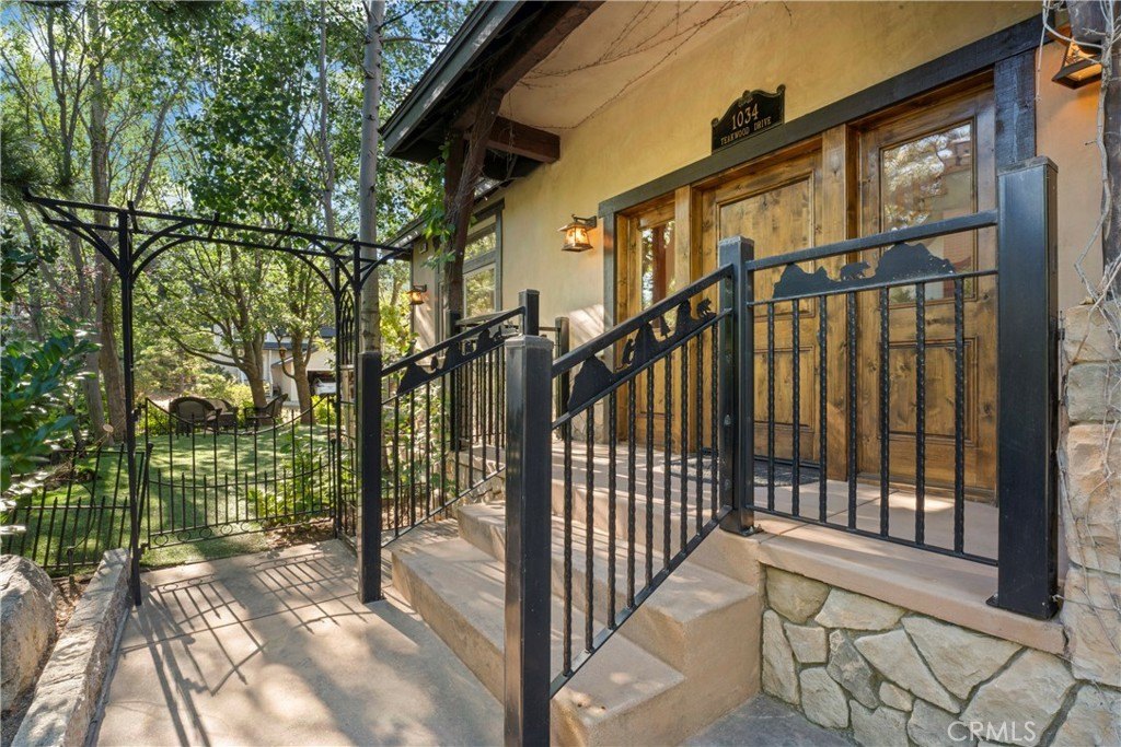 Lake Arrowhead, California, 92352, United States, 4 Bedrooms Bedrooms, ,3 BathroomsBathrooms,Residential,Forsale,1953302